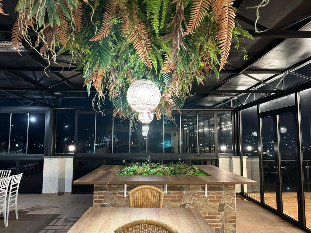 Hill Hotel Кутаиси Экстерьер фото